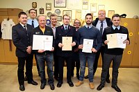 Bild: Gruppenbild der Geehrten und Bef&ouml;rderten 