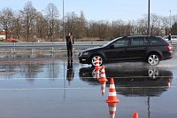 Bild: Ab ins Gel&auml;nde: Autohaus-Peter-Gruppe lud zum Aktionstag ins Autodrom