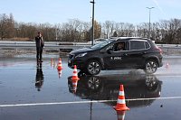 Bild: Ab ins Gel&auml;nde: Autohaus-Peter-Gruppe lud zum Aktionstag ins Autodrom