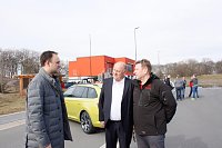 Bild: Ab ins Gel&auml;nde: Autohaus-Peter-Gruppe lud zum Aktionstag ins Autodrom
