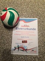 Bild: Ehrung beim Pokalfinale: Lutz Kurth und SVC-Frauen erhalten Auszeichnung