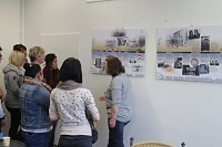 Dr. Cornelia Klose präsentierte die Ausstellung zur friedlichen Revolution beim Bildungsträger IWK Bild: Dr. Cornelia Klose präsentierte die Ausstellung zur friedlichen Revolution beim Bildungsträger IWK