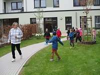 Bild: Ostereiersuche im Rolandhaus