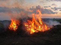 Bild: Zwei Osterfeuer in Neustadt