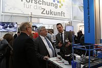EU Abgeordneter Reinhard Bütikofer informierte sich am Stand der Hochschule Nordhausen Bild: EU Abgeordneter Reinhard Bütikofer informierte sich am Stand der Hochschule Nordhausen
