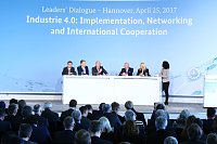 Carina Schmidt als gefragte Diskutantin auf der Hannover Messe Bild: Carina Schmidt als gefragte Diskutantin auf der Hannover Messe