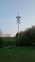 Der Maibaum steht in Herreden Bild: Der Maibaum steht in Herreden