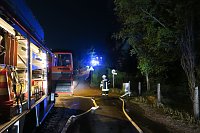 Carport und Renault gingen in Flammen auf Bild: Carport und Renault gingen in Flammen auf