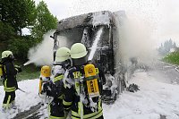 Lkw brannte völlig aus Bild: Lkw brannte völlig aus