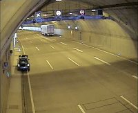 Bild: Fliegendes Auto im Tunnel