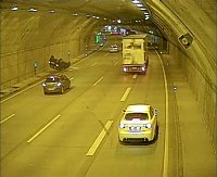 Bild: Fliegendes Auto im Tunnel