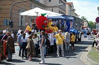 Bild: Festumzug zum 1090. Geburtstag der Rolandstadt