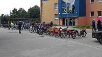 WELCH EIN OLDTIMER-GEWIMMEL AUF DEM PETERSBERG Bild: WELCH EIN OLDTIMER-GEWIMMEL AUF DEM PETERSBERG