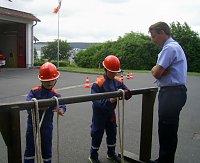 auf dem Gelände der Freiwilligen Feuerwehr Bleicherode stellten sich die Kinder der Prüfung des Leistungsabzeichens der Thüringer Jugendfeuerwehr f Bild: auf dem Gelände der Freiwilligen Feuerwehr Bleicherode stellten sich die Kinder der Prüfung des Leistungsabzeichens der Thüringer Jugendfeuerwehr f