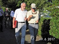 Hans Peter Wulff ,Leiter der Wettbewerbskommission und der Vorsitzende des KGV Harzgruß Peter Schulz im Fachgespräch Bild: Hans Peter Wulff ,Leiter der Wettbewerbskommission und der Vorsitzende des KGV Harzgruß Peter Schulz im Fachgespräch