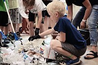 Bild: Auf die richtige Tonne kommt es an - das haben die Kinder der evangelischen Grundschule diese Woche gelernt