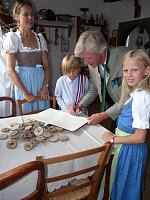 Bild: Eintrag in die Vereinschronik in der Heimatstube