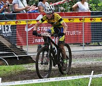 Bild: Im Nationaltrikot mit dem Mountainbike unterwegs