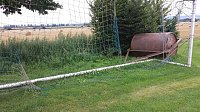 Zerschnittene Tornetze in Auleben Bild: Zerschnittene Tornetze in Auleben
