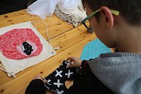 Bild: Kunst f&uuml;r alle! - beim diesj&auml;hrigen Kunstfest durfte man auch Wahlplakate verunstalten