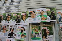 Bild: Kunst f&uuml;r alle! - beim diesj&auml;hrigen Kunstfest durfte man auch Wahlplakate verunstalten