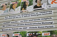 Bild: Kunst f&uuml;r alle! - beim diesj&auml;hrigen Kunstfest durfte man auch Wahlplakate verunstalten