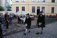 Bild: Kunst f&uuml;r alle! - beim diesj&auml;hrigen Kunstfest durfte man auch Wahlplakate verunstalten