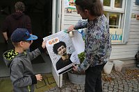 Bild: Kunst f&uuml;r alle! - beim diesj&auml;hrigen Kunstfest durfte man auch Wahlplakate verunstalten