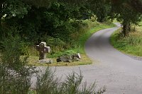 Bild: Am vergangenen Freitag konnten die Mitglieder des Heimat- und Kulturvereins S&uuml;lzhayn nach einj&auml;hriger Planungsphase am Steinkreuz in S&uuml;lzhayn eine Sitzbankgruppe mit herrlichem Ausblick feierlich einweihen. 