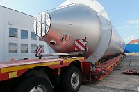 Bild: Zwei gro&szlig;e Treber-Silos gehen auf die Reise