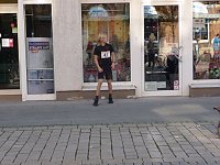 Bild: Mitten durch die Stadt