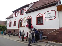 Vor dem Café Siebenhühner Bild: Vor dem Café Siebenhühner