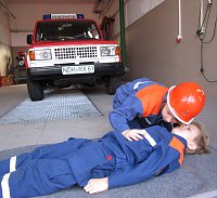 Bild: am Wochenende stellten sich Mitglieder verschiedener Jugendfeuerwehren der Pr&uuml;fung des  Leistungsabzeichens der Th&uuml;ringer Jugendfeuerwehr f&uuml;r die Altersklasse 6-9 Jahre in Silber