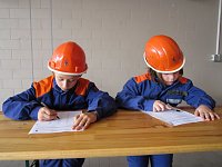 Bild: am Wochenende stellten sich Mitglieder verschiedener Jugendfeuerwehren der Pr&uuml;fung des  Leistungsabzeichens der Th&uuml;ringer Jugendfeuerwehr f&uuml;r die Altersklasse 6-9 Jahre in Silber