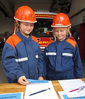 Bild: am Wochenende stellten sich Mitglieder verschiedener Jugendfeuerwehren der Pr&uuml;fung des  Leistungsabzeichens der Th&uuml;ringer Jugendfeuerwehr f&uuml;r die Altersklasse 6-9 Jahre in Silber