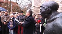 Bild: Luther-Denkmal vor der Blasii-Kirche eingeweiht
