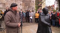 Bild: Luther-Denkmal vor der Blasii-Kirche eingeweiht