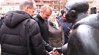 Bild: Luther-Denkmal vor der Blasii-Kirche eingeweiht