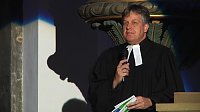 Bild: Junge Christen &uuml;bernehmen in der Altendorfer Kirche