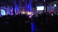 Bild: Junge Christen &uuml;bernehmen in der Altendorfer Kirche