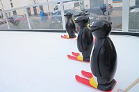 Bild: Weihnachtsmarkt und Eislaufbahn er&ouml;ffnet
