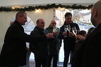 Bild: Weihnachtsmarkt und Eislaufbahn er&ouml;ffnet
