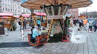 Bild: Weihnachtsmarkt und Eislaufbahn er&ouml;ffnet