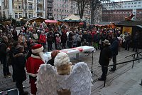 Bild: Weihnachtsmarkt und Eislaufbahn er&ouml;ffnet