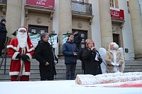 Bild: Weihnachtsmarkt und Eislaufbahn er&ouml;ffnet