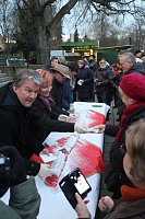 Bild: Weihnachtsmarkt und Eislaufbahn er&ouml;ffnet