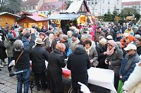 Bild: Weihnachtsmarkt und Eislaufbahn er&ouml;ffnet
