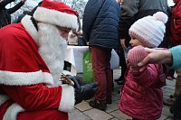 Bild: Weihnachtsmarkt und Eislaufbahn er&ouml;ffnet