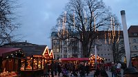 Bild: Weihnachtsmarkt und Eislaufbahn er&ouml;ffnet