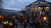 Bild: Weihnachtsmarkt und Eislaufbahn er&ouml;ffnet